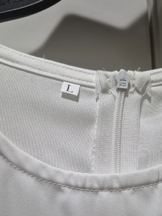 Elegant White Maxi Dress with Gold Embellishment - Picture 3 of 5